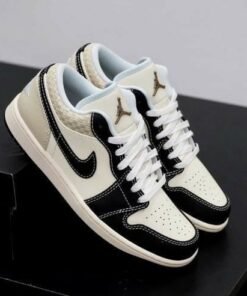 Nike AIR JORDA_N RETRO 1 LOW [CREAM / BLACK] 0909025