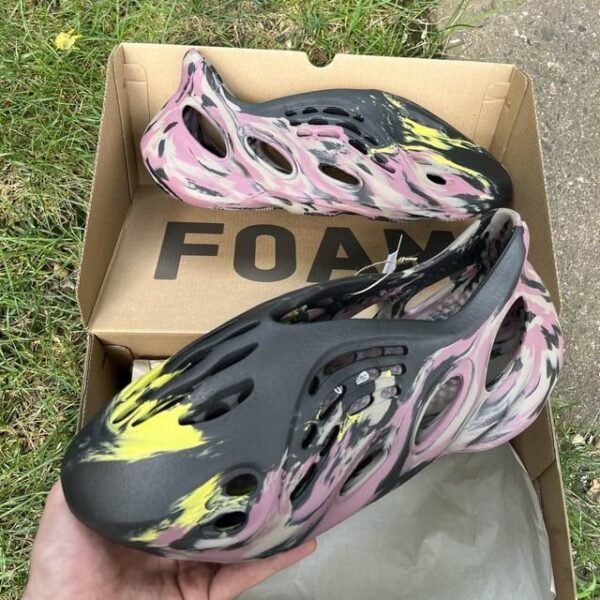 ADS YEEZY FOAM RUNNER MX CARBON UA – GALAXY SPLASH EDITION [BLACK / PINK / YELLOW] 2508025