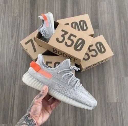 Adida s Yeezy 350 V2 TAIL LIGHT