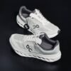QC OC RUNNING CLOUDSURFER TRAINING [WHITE / GREY] 1209025