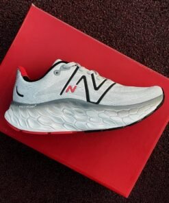 NB FRESH FOAM MORE V4 MARATHIN CUSHIONED RUNNER [GREY / RED / BLACK] 2708025