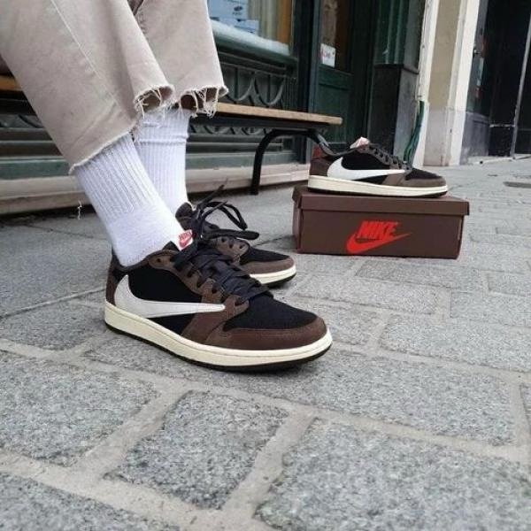 NIKE AIR jordan retro 1 low Travis Scott x dark mocha