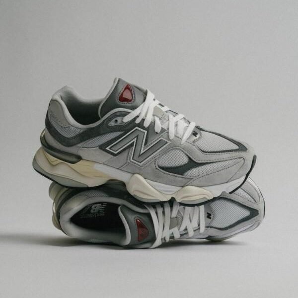 Alternative view of New balance 9060 rain cooud