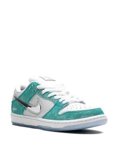 Alternative view of Nike April Skateboards X Sb Dunk Low Turbo Green