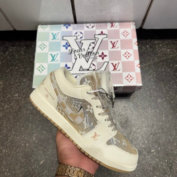 Louis vuitton x sb dunk low