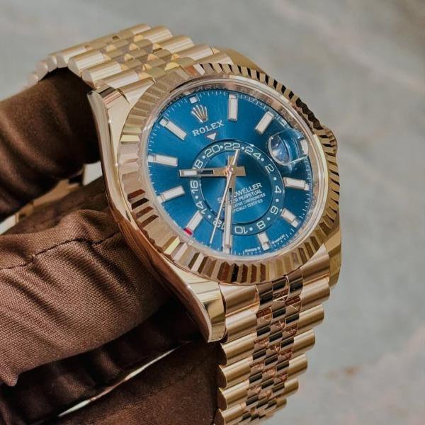 Rolex Oyster perpetual Sky Dweller - Image 4