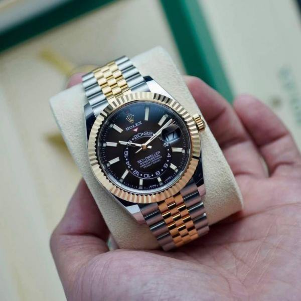 Rolex Oyster perpetual Sky Dweller - Image 3