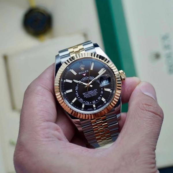 Rolex Oyster perpetual Sky Dweller - Image 4