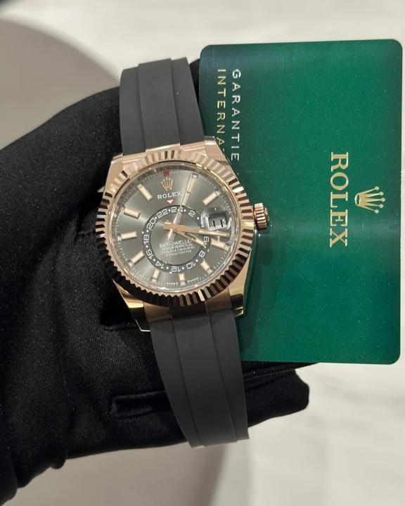 Rolex Oyster perpetual Sky Dweller - Image 2