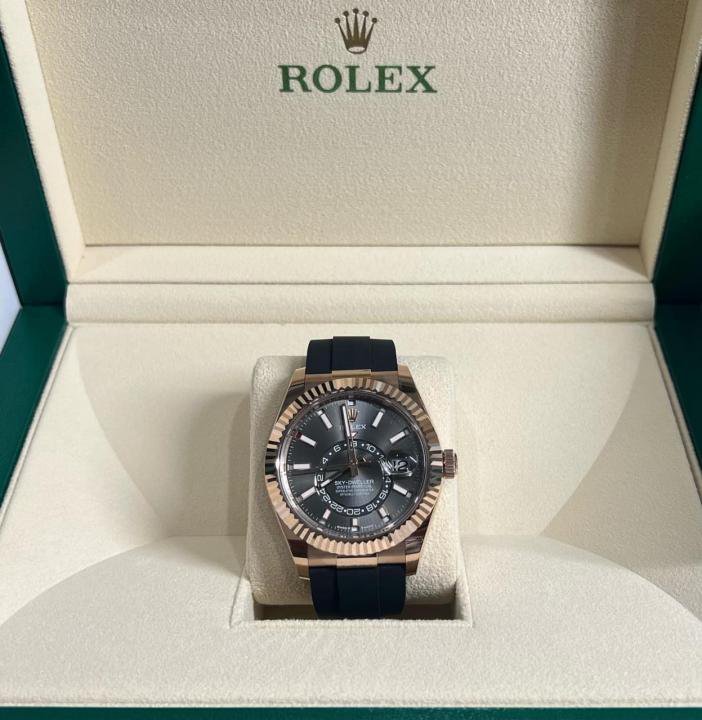 Rolex Oyster perpetual Sky Dweller - Image 4