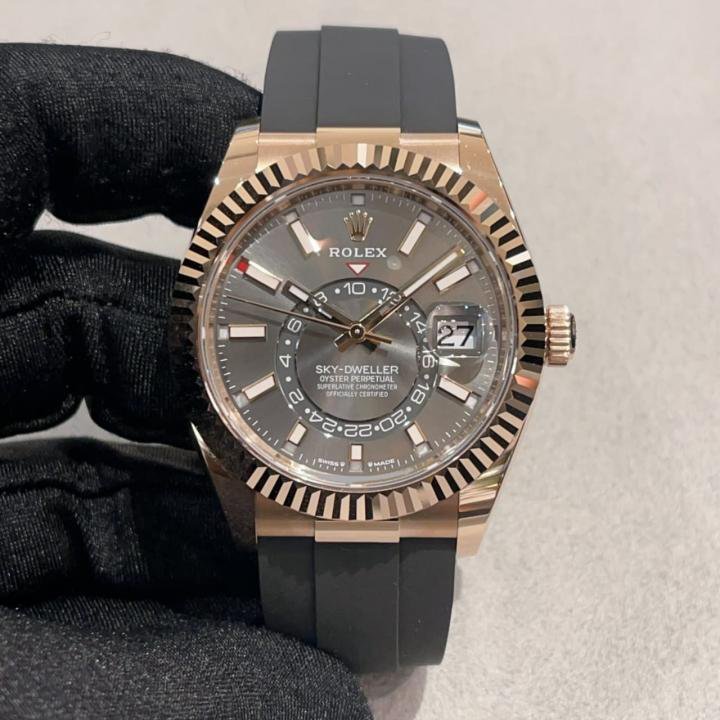 Rolex Oyster perpetual Sky Dweller - Image 5