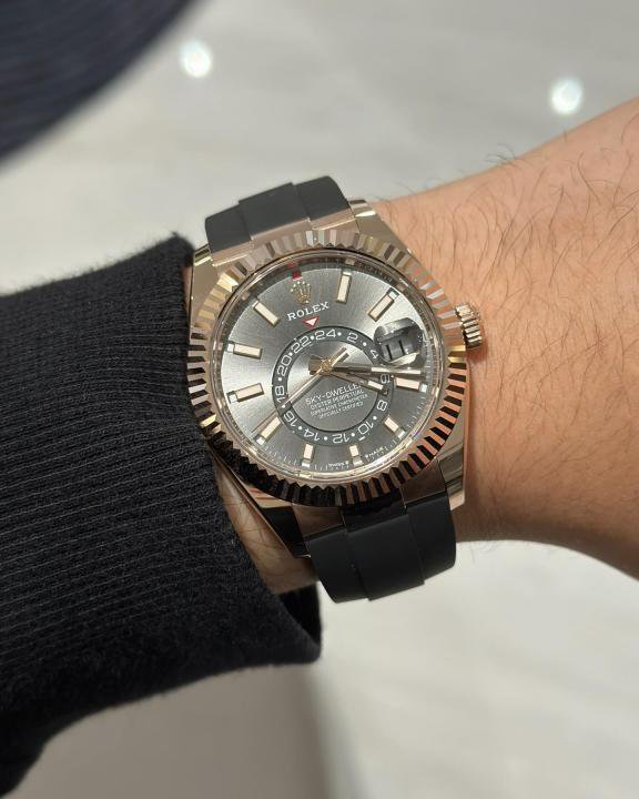 Rolex Oyster perpetual Sky Dweller - Image 3
