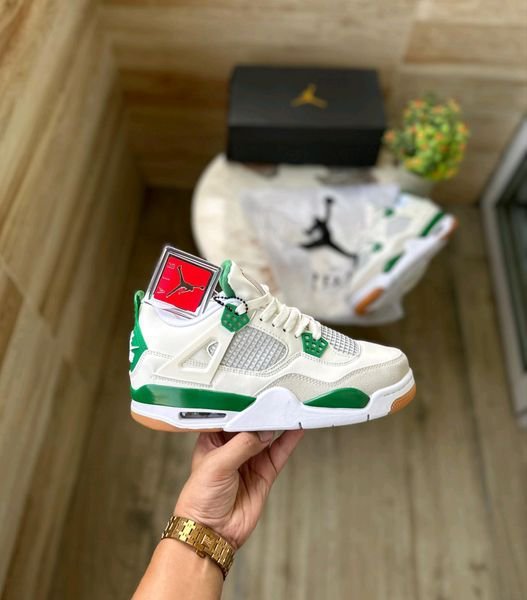 Air Jordan 4 Retro SB Pine Green