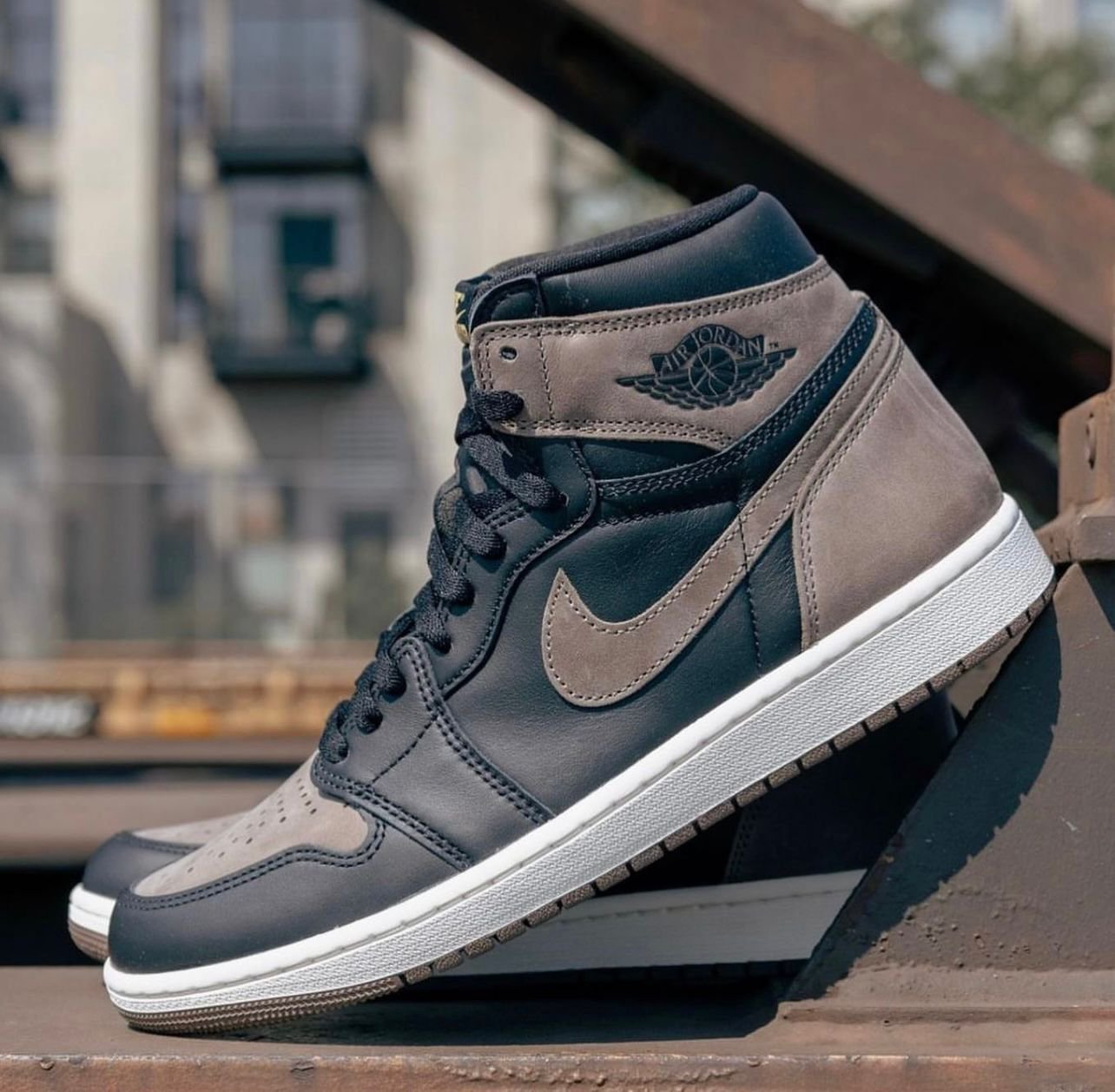 NIKE AIR JORDAN RETRO 1 HIGH PALOMINO SEMI UA 🔥 - Image 5