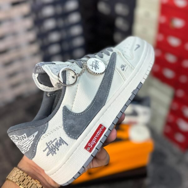 Alternative view of NIKE AIR JORDAN 1 X TRAVIS SCOTT X SUPREME 🔥