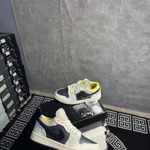 JORDAN 1 LOW SE BEADED SWOOSH