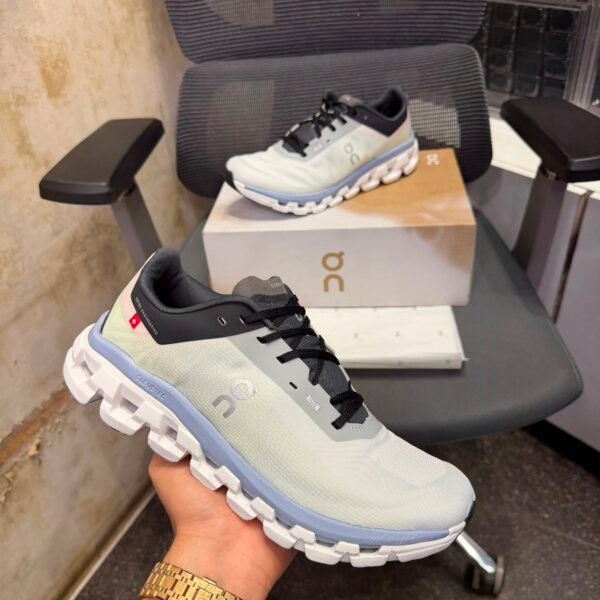 On CloudFlow 4 Glacier Champbray Grey White*🔥