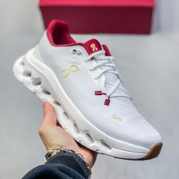 Alternative view of On Running Cloud Tilt Pearl Ivory