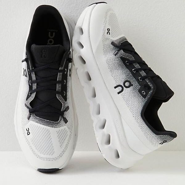 On Cloud Running Tilt Ivory Black with carry bag