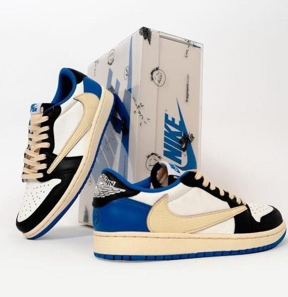 Fragment X Travis Scot.t X Air Jorda.n 1 Retro Low Semi UA with kit