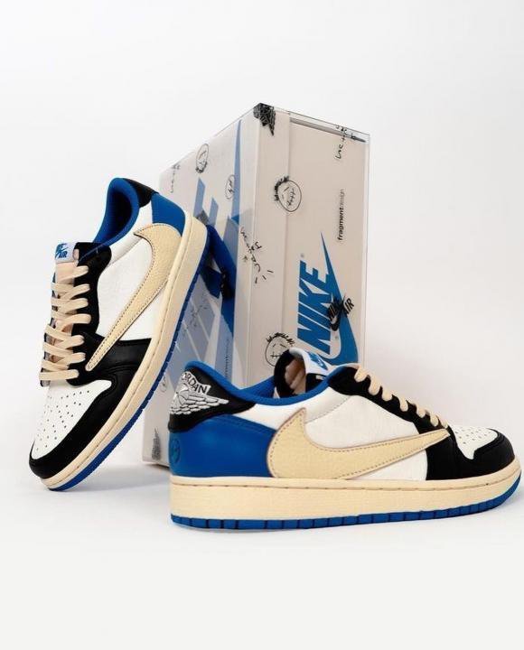 Fragment X Travis Scot.t X Air Jorda.n 1 Retro Low Semi UA with kit