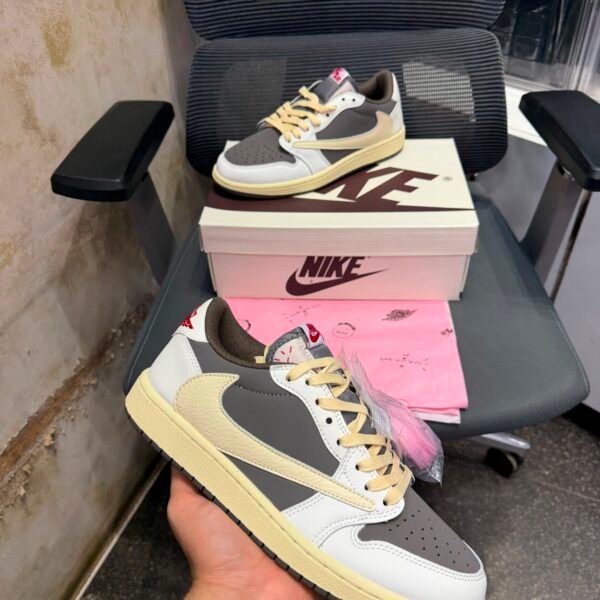 Nike Air Jordan 1 Low Travis Scott Reverse Mocha