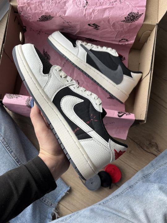NIKE AIR JORDAN 1 LOW X TRAVIS SCOTT GREY FOG - Image 3