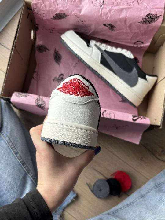 NIKE AIR JORDAN 1 LOW X TRAVIS SCOTT GREY FOG - Image 5