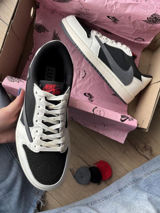 NIKE AIR JORDAN 1 LOW X TRAVIS SCOTT GREY FOG - Image 6