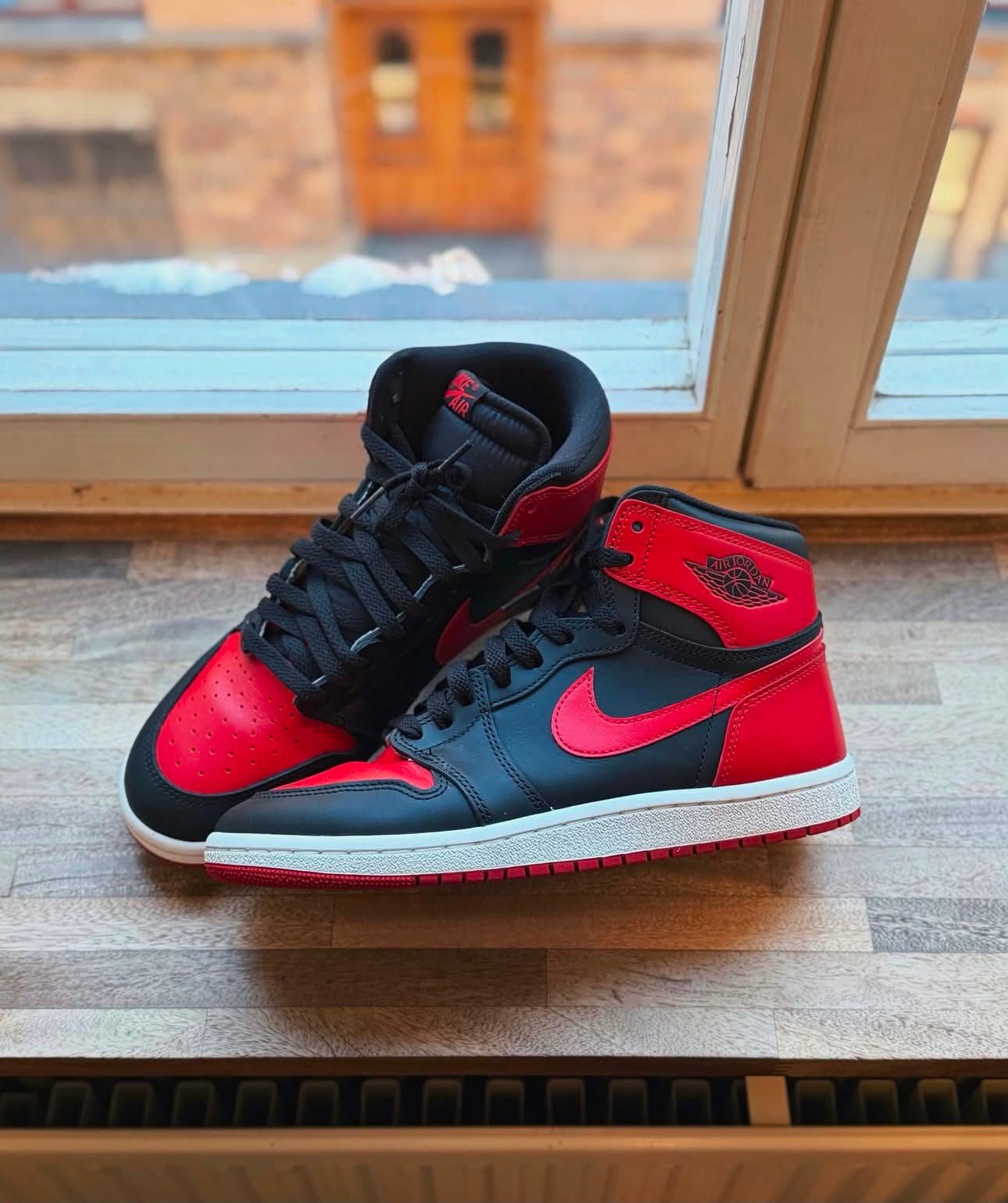 NIKE AIR JORDAN RETRO 1 85 BRED 🔥 - Image 2