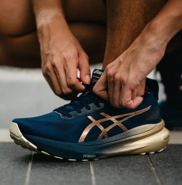 Alternative view of Asics Gel Kayano 31 Platinum Blue